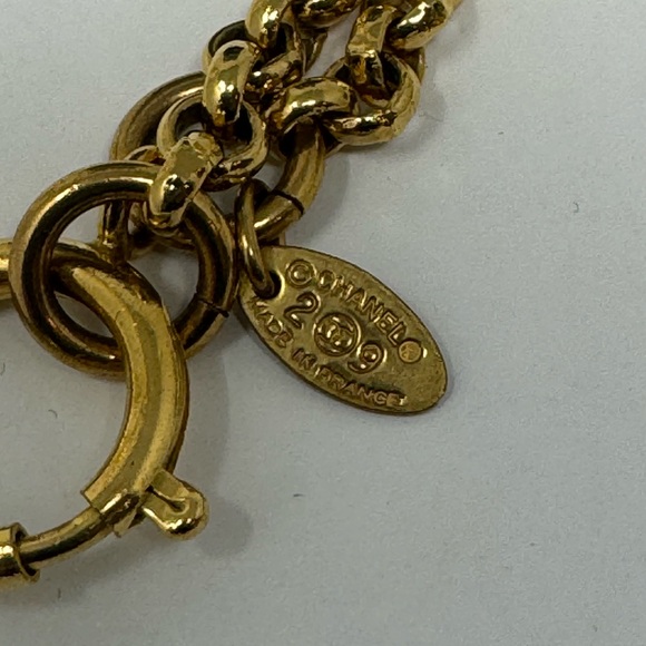 π― Authentic Chanel Vintage Round CC Mark Pendant Necklace Gold Toned - Picture 5 of 6